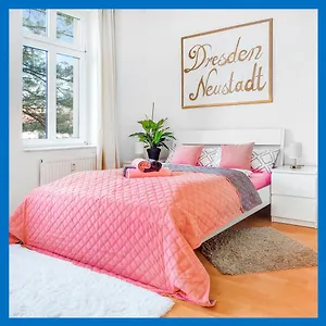 https://helle-ruhige-2-zi-whg-mit-tiefgarage-dd-neustadt.dresdenhotels.net